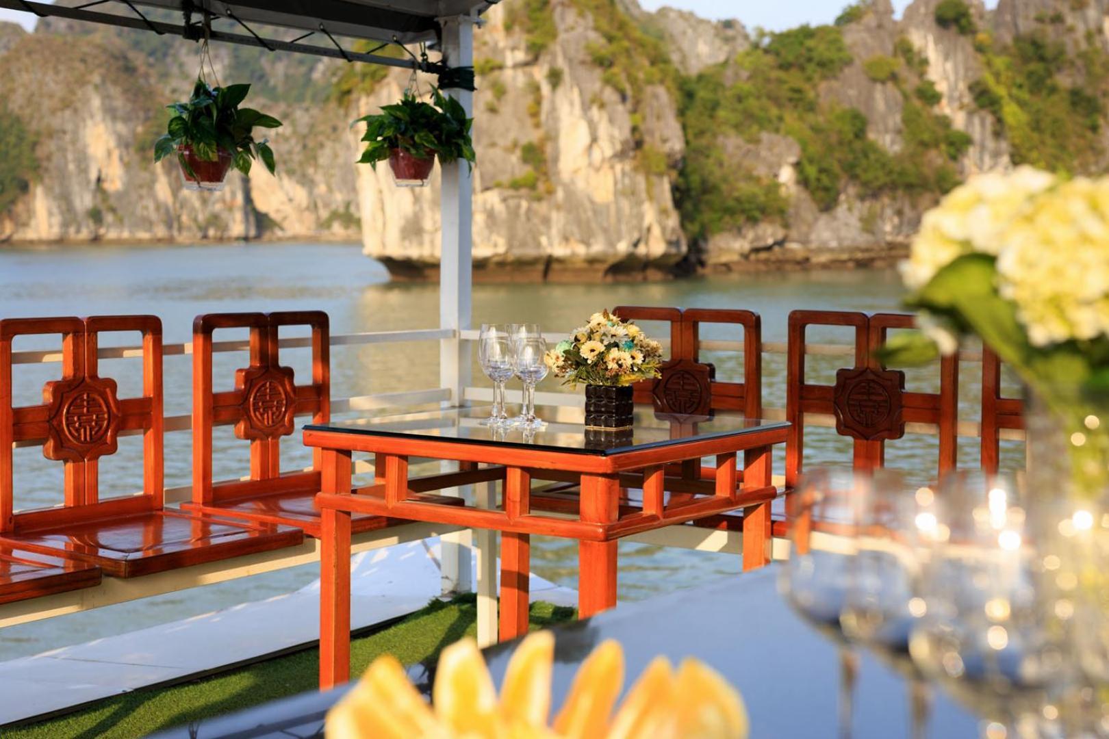 Cozy Bay Classic Cruise Халонг Экстерьер фото