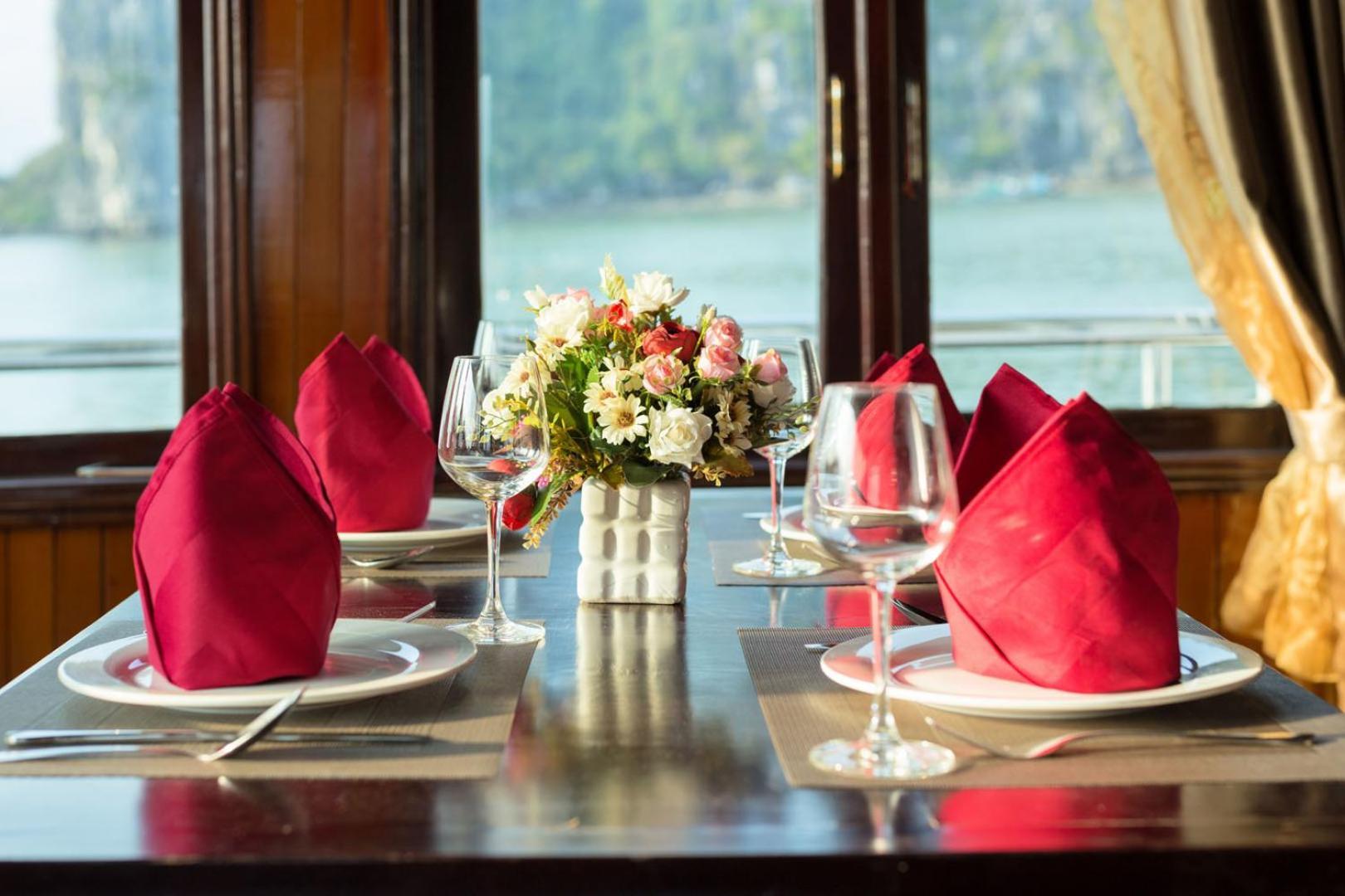 Cozy Bay Classic Cruise Халонг Экстерьер фото